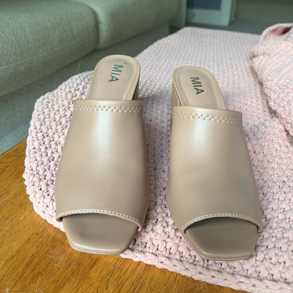 MIA SANDALS - Picture 2 of 4